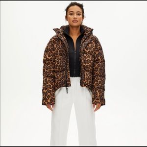 Aritzia Tna The Super Puff Shorty Jacket S